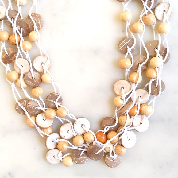 RARE! NWOT. Vintage Multiple Strands of Wooden Beads and Buttons Necklace. - Picture 3 of 3